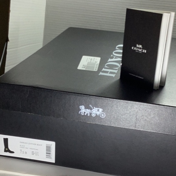 Coach - Picture 10 of 10